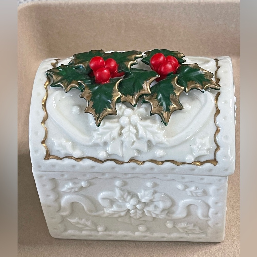 Vintage ceramic trinket tray